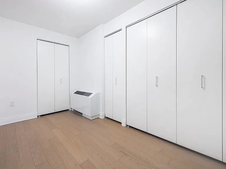 70 Pine St #810 — Photo 4