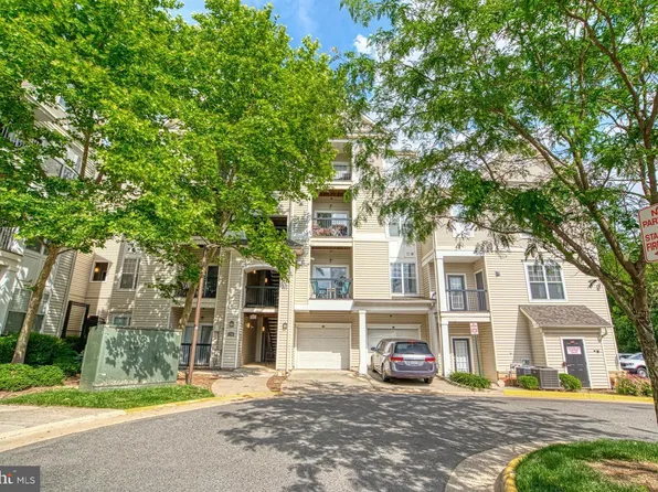 11381 Aristotle Dr APT 210, Fairfax, VA 22030