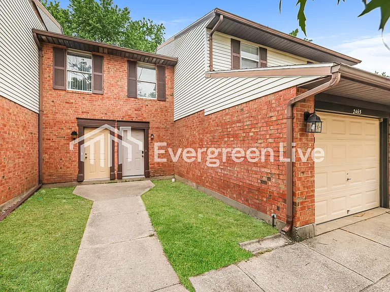 2465 Cross Village Dr — Photo 2