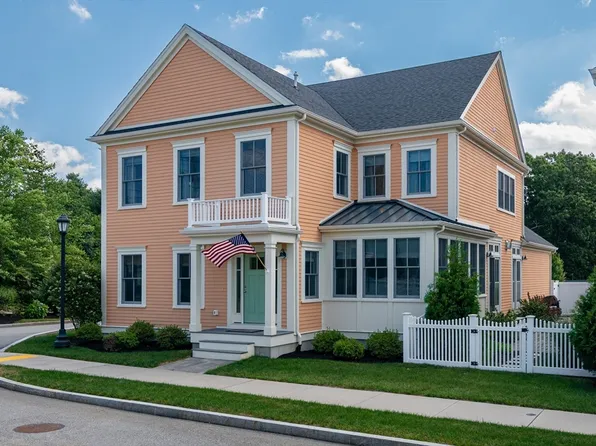 2 18th Dr #2, Franklin, MA 02038