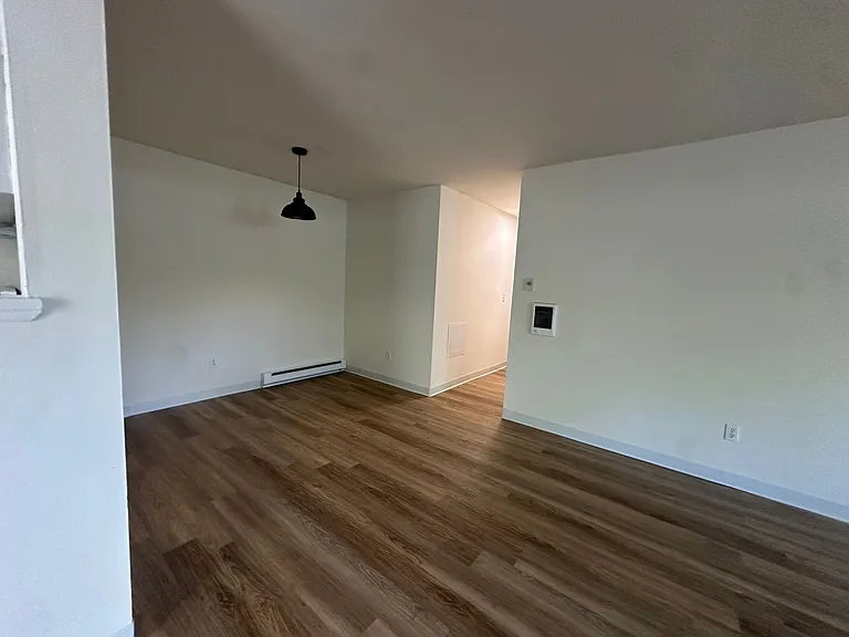 University Park Apartments near Cornell University — Photo 334