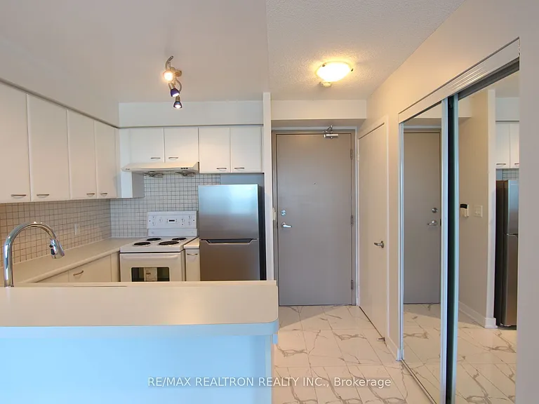 36 Lee Centre Dr #2906 — Photo 2