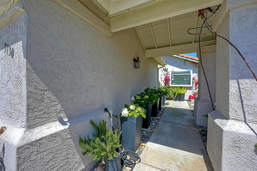 2 bed, 1208 sqft, $4,700 — Photo 2
