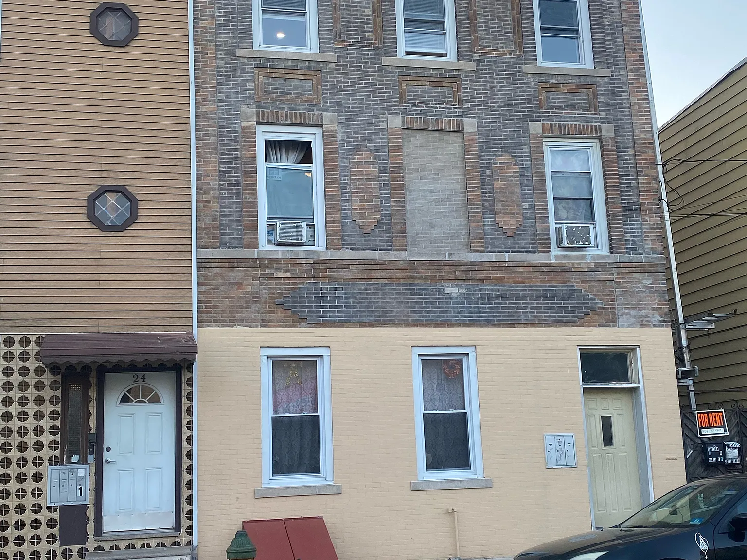 3 bed, $2,200 — Photo 2