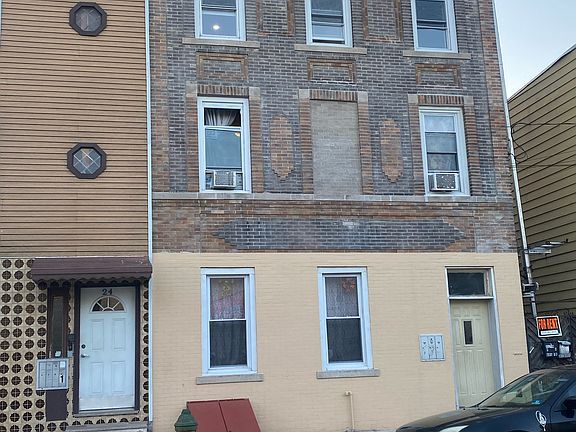 2nd image of 22 Monroe St APT 3