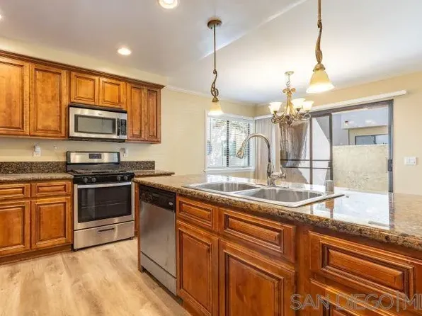 391 N Melrose Dr Unit C, Vista, CA 92083