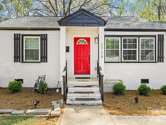 3rd image of 2738 Catalina Ave
