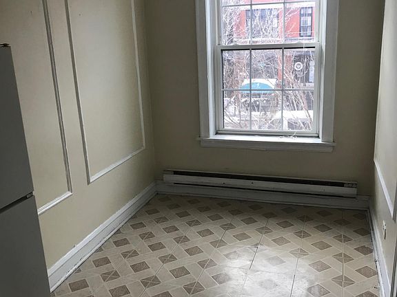 3rd image of 3719 N Southport Ave APT 107
