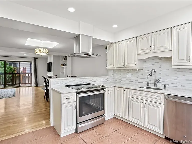 237 Strawberry Hill Ave #42 — Photo 10
