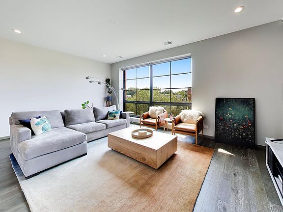 4th image of 3024 W Irving Park Rd #3S