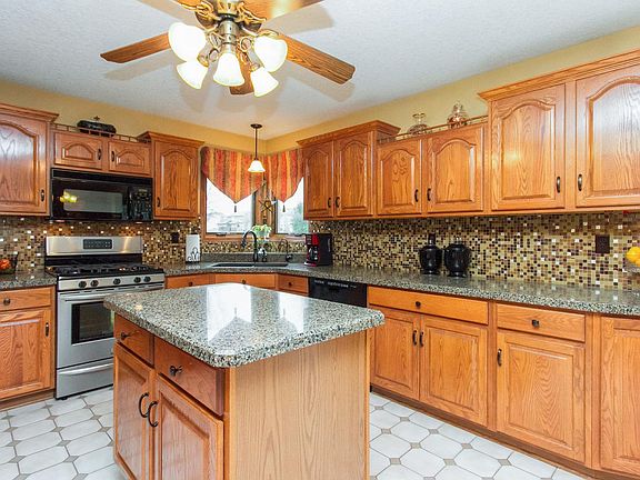 3rd image of 1020 Alderwood Ct SW