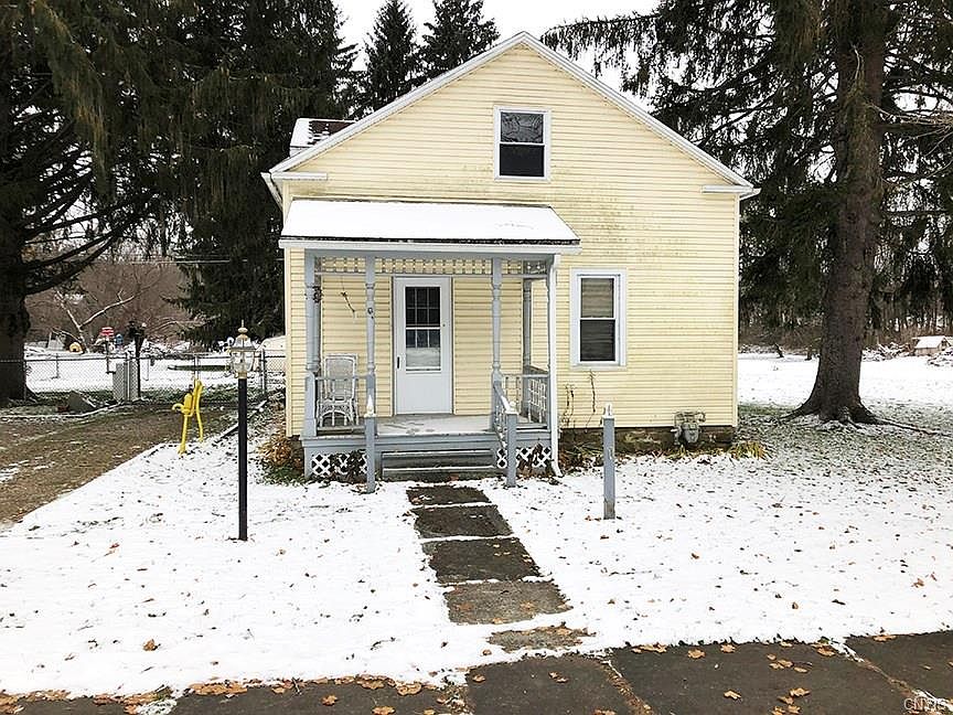 1st image of 143 W Main St