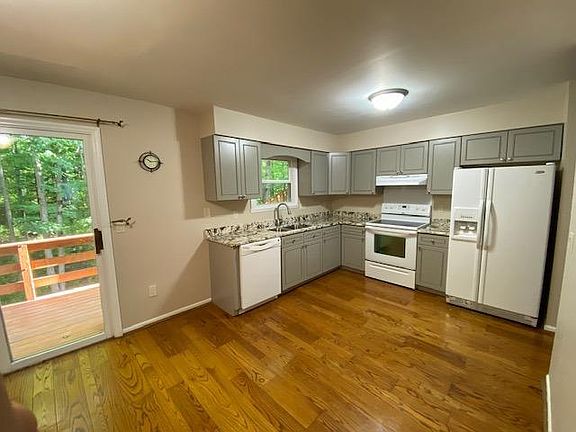 3rd image of 9112 Dominion Cir