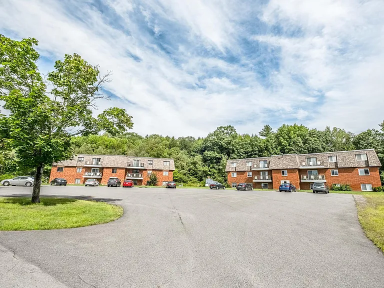 Orchard Park Apartments — Photo 9