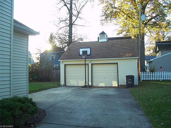 2nd image of 384 Kenmore Ave SE