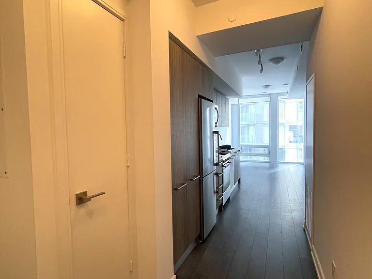 28 Wellesley St E #1606 — Photo 4