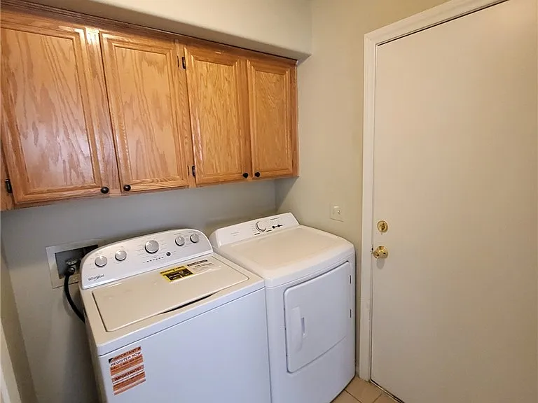 8236 W Rochelle Ave — Photo 7
