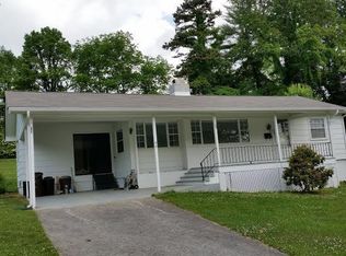 66 Outer Dr, Oak Ridge, TN 37830