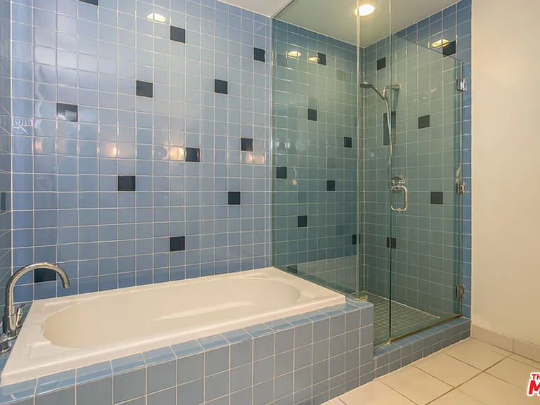 1100 Wilshire Blvd #3504 — Photo 21