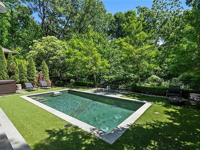 663 Yorkshire Rd NE — Photo 56