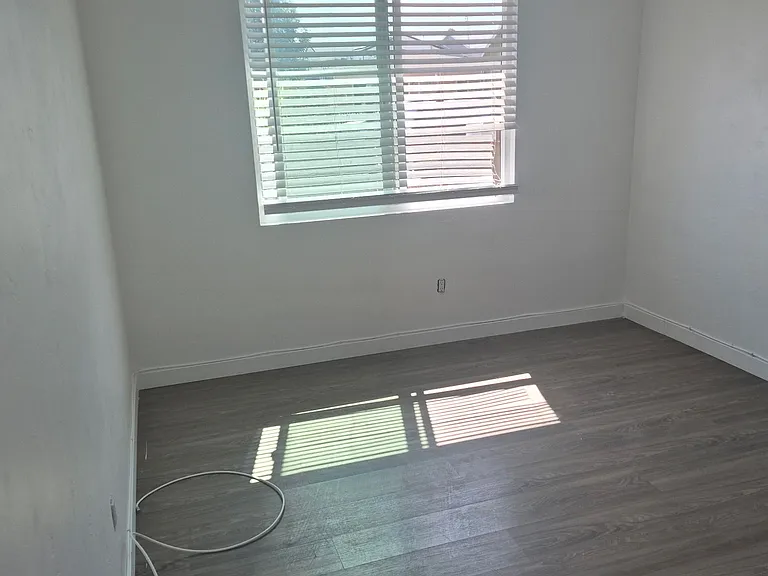 1845 O Ave — Photo 7
