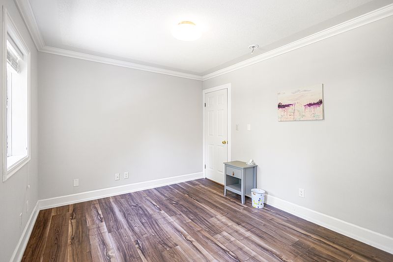 Surrey House for rent - 8 Bedrooms — photo 22