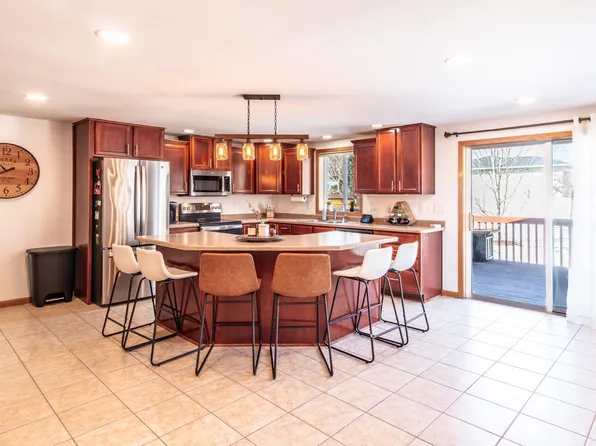 196 Hillcrest Ave, Spicer, MN 56288