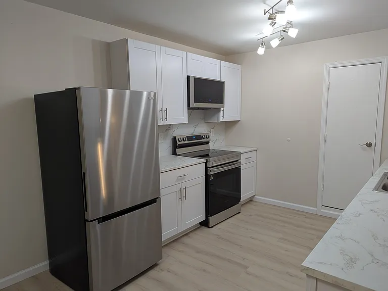 20732 Williamson St — Photo 2
