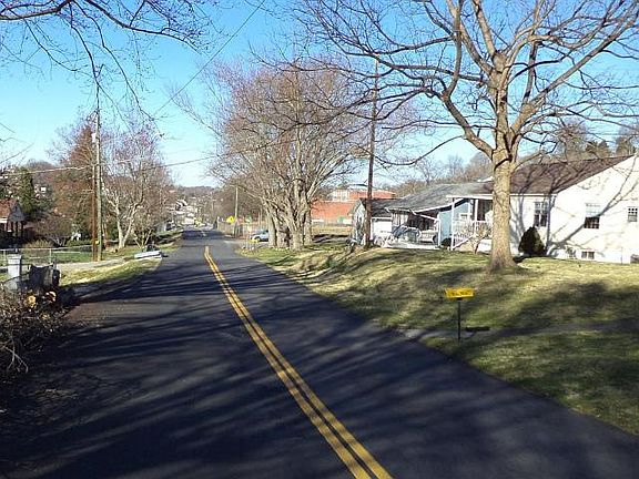 2nd image of 318 Walker St