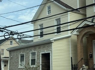 863 Lafayette St, Elizabeth City, NJ 07201