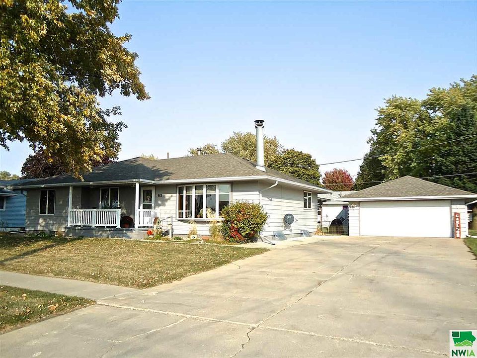915 Russell St, Storm Lake, IA 50588 Zillow