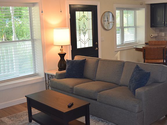 3rd image of 822 Valley Dr #A