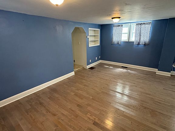 5th image of 225 W 4th St