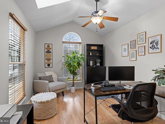 4th image of 71 Aspen Way
