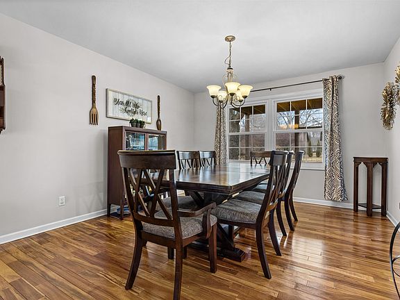 5th image of 5936 Sandringham Ln