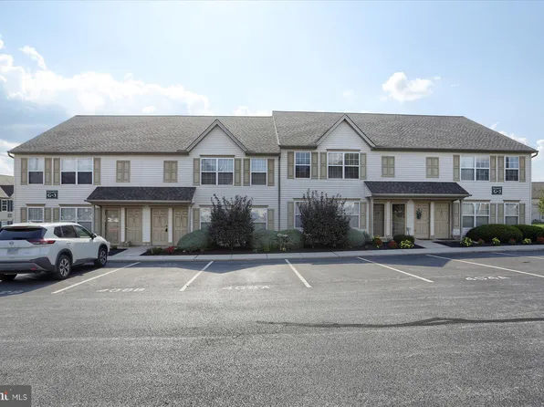 408B Buttonwood Ln, York, PA 17406