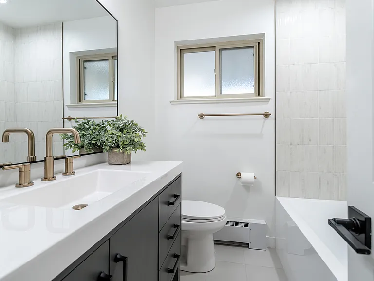1532 S Grape St — Photo 22