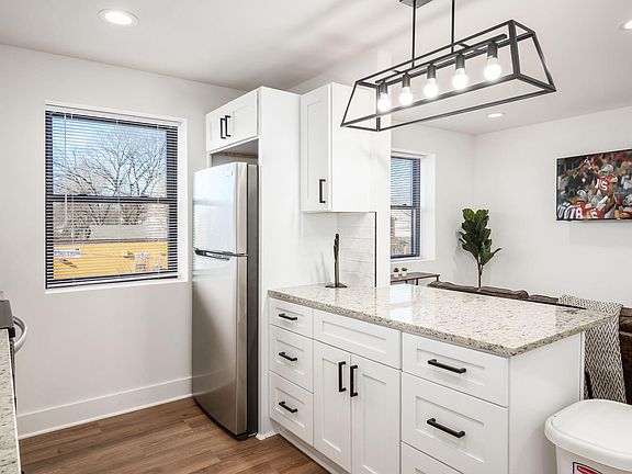 4th image of 1656 E Livingston Ave #10