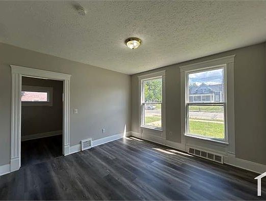 4th image of 9300 Madison Ave #1