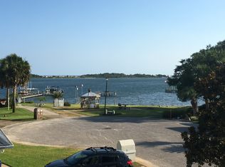 511 Fallin Waters Dr, Mary Esther, FL 32569