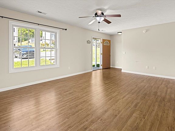 5th image of 3265 Hebron Ct