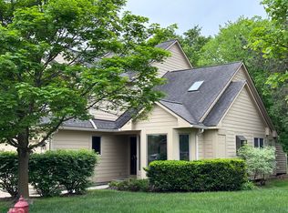 2033 Bancroft Dr, Ann Arbor, MI 48108