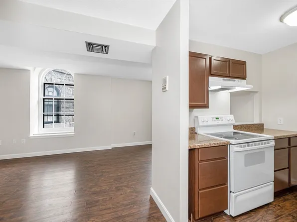 201 Thorndike St #27, Lowell, MA 01852