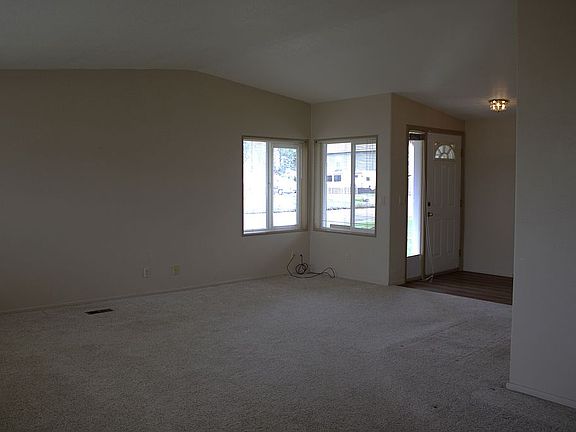 4th image of 10302 S F St