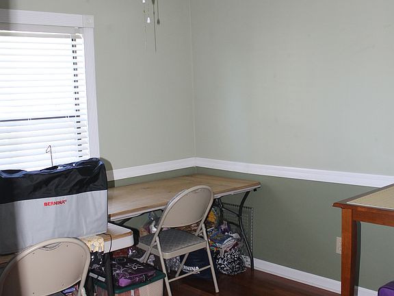 4th image of 821 Seven Gables Cir SE