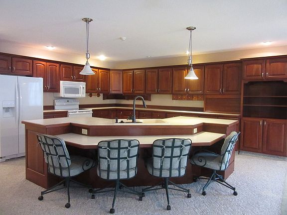 4th image of 1317 Country Club Dr