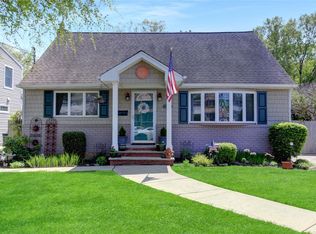 2680 Woods Ave, East Meadow, NY 11554