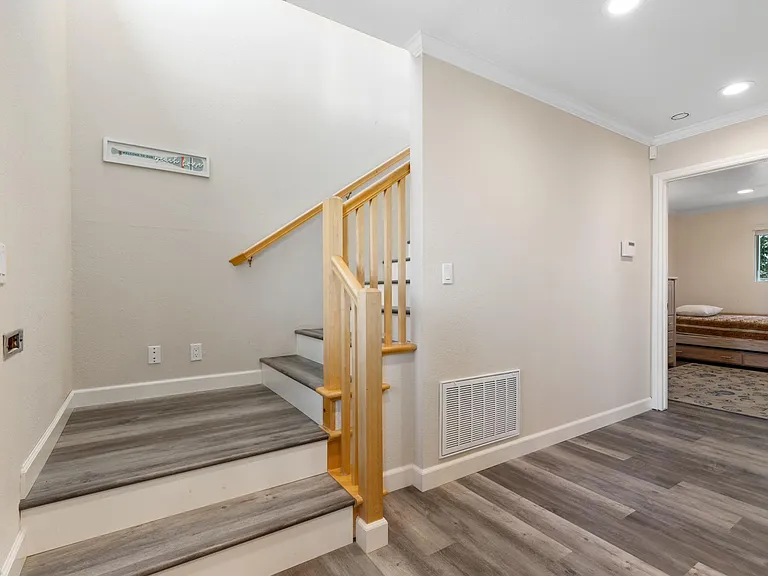 2124 W Cliff Dr — Photo 14