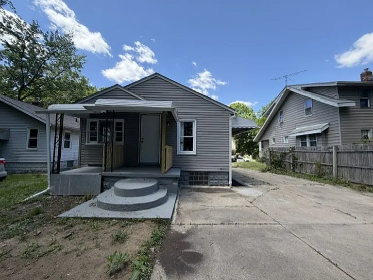 621 Hudson Ave — Photo 13