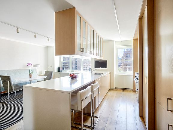 3rd image of 40 E 84th St APT 11D